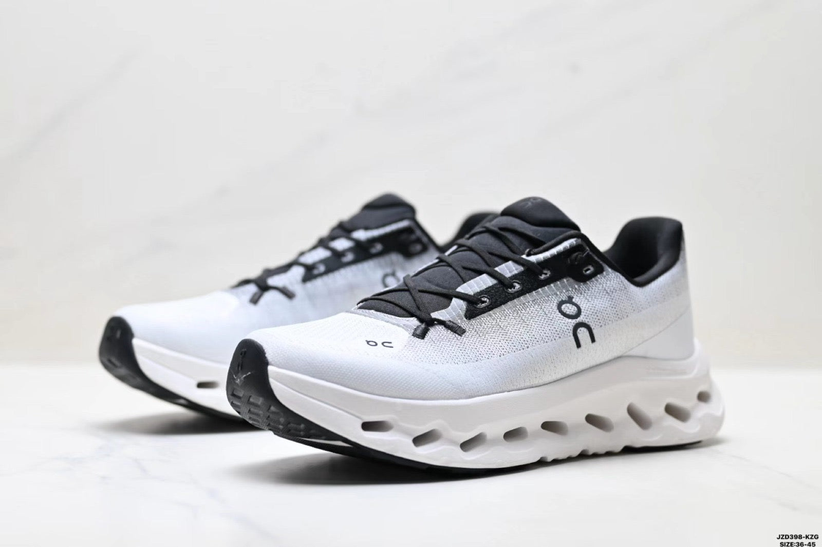 On tennis Cloudtilt Black/Ivory