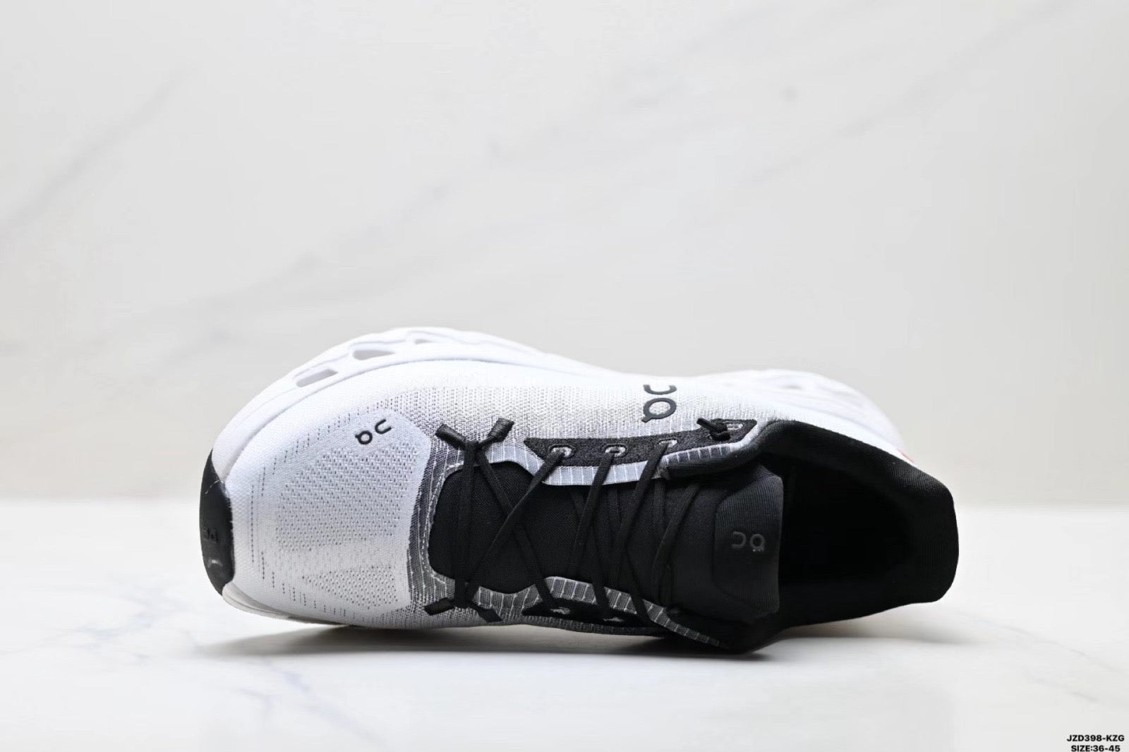 On tennis Cloudtilt Black/Ivory